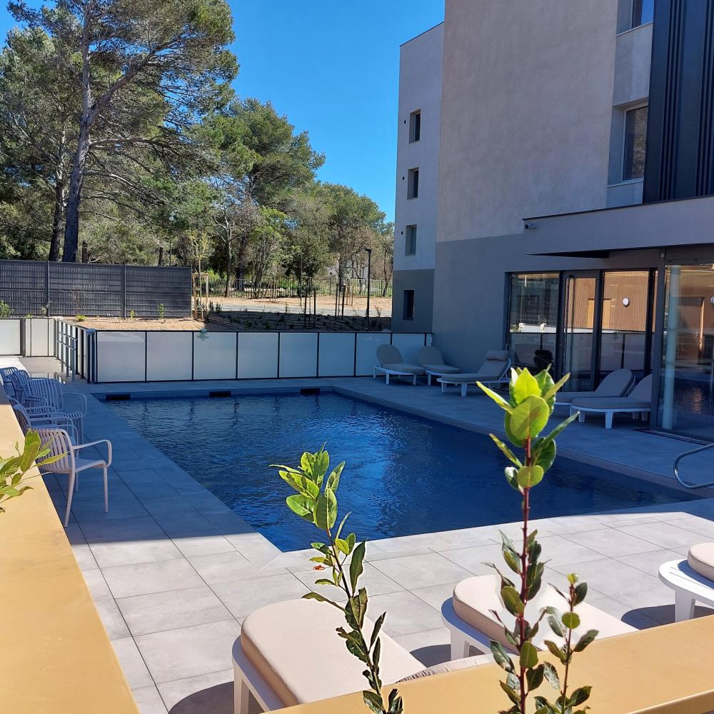 Piscine de l’hôtel de Signes